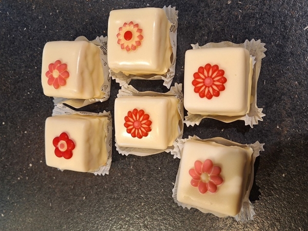 6 petit fours